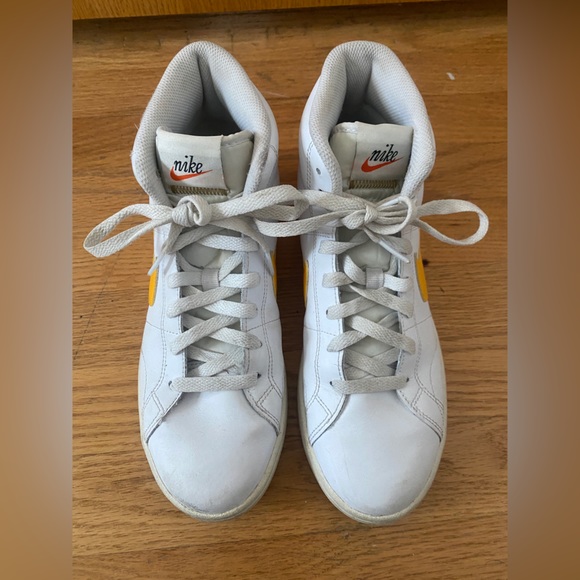 NIKE Women's Court Royale 2 Mid Sneakers White/Gold/Yellow - Picture 2 of 7